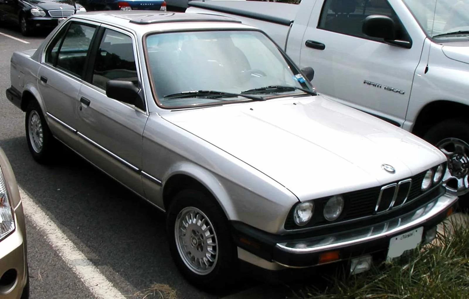 BMW E30 (1982–1994) — istorie, motoare, puncte slabe, consum de combustibil