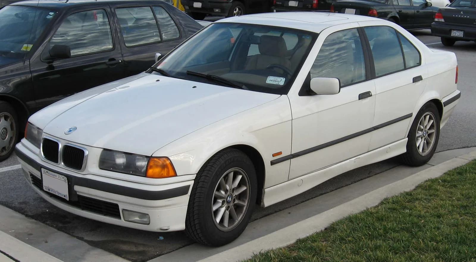 BMW E36 (1990–2000) — istorie, motoare, puncte slabe, consum de combustibil