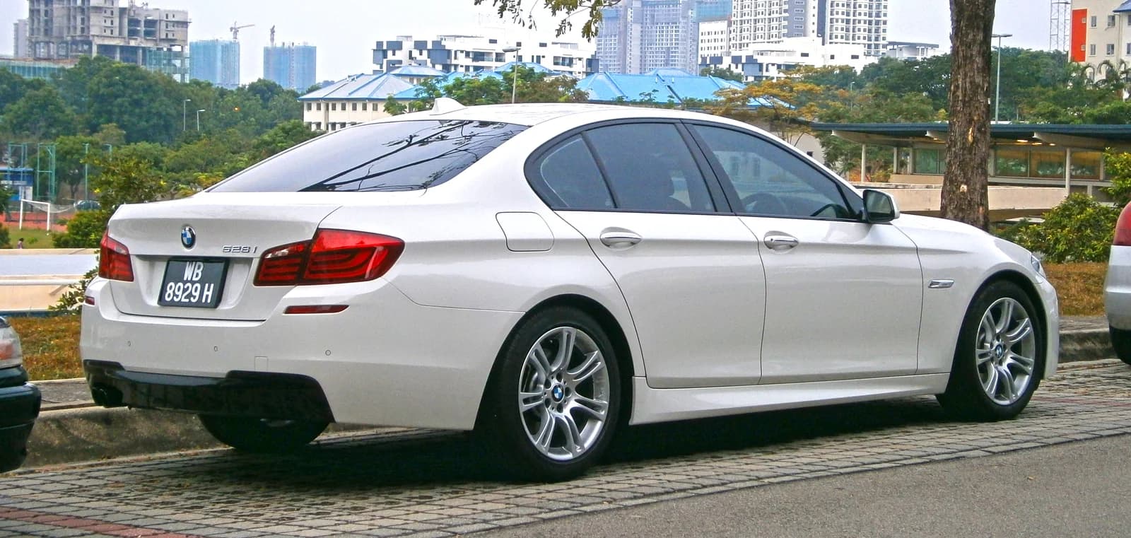 BMW F10 (2010–2017) — istorie, motoare, puncte slabe, consum de combustibil
