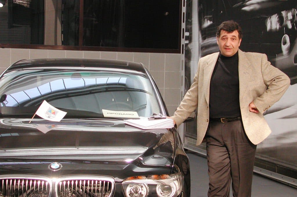 Începuturile clubului, 2002